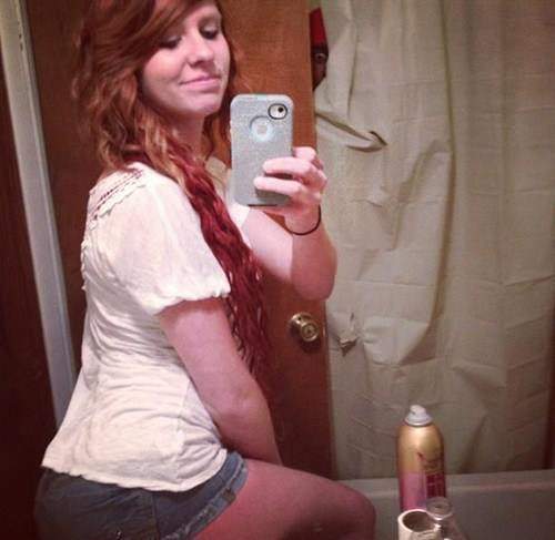 Selfie in the bathroom - Murderer in the shower!